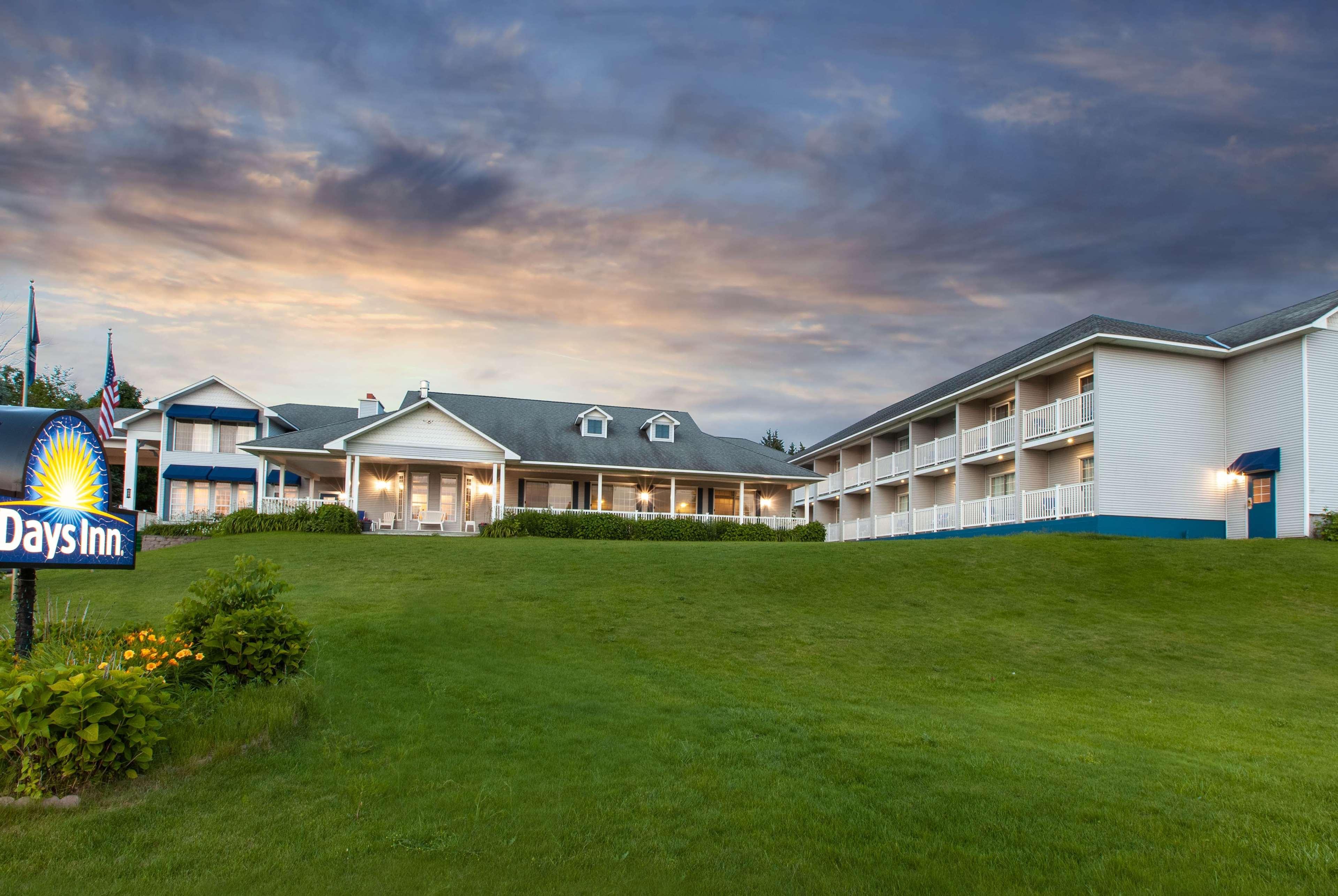 Days Inn By Wyndham Petoskey Zewnętrze zdjęcie